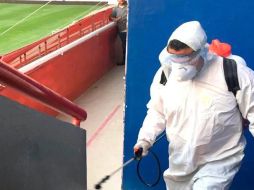 Personal desinfecta el estadio Victoria. Los Rayos seran el primer equipo de la Liga MX que recibirá público. TWITTER/ClubNecaxa