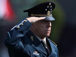 Salvador Cienfuegos fue detenido ayer en el aeropuerto de Los Ángeles, se le acusa de narcotráfico y lavado de dinero. AP/M. Ugarte