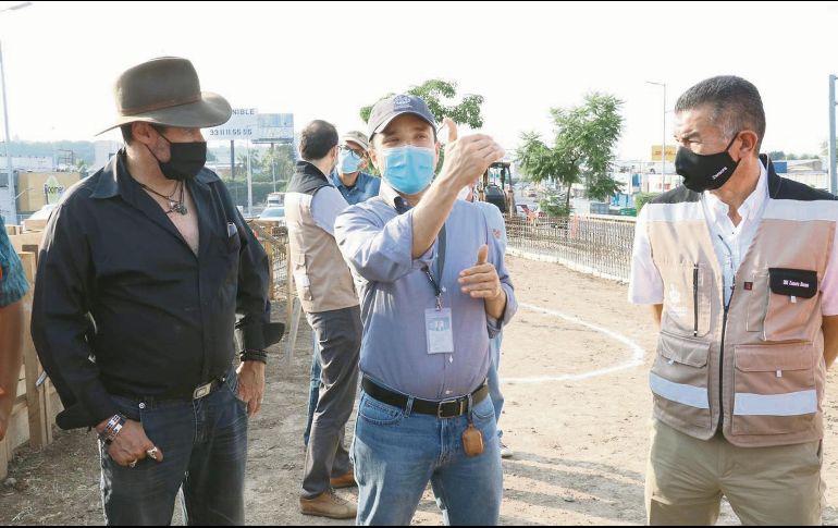 Supervisión de la obra. Sergio Garval, Erik Tapia, Jefe de Gabinete, y David Zamora, Secretario de Infraestructura y Obra Pública del Estado de Jalisco. ESPECIAL