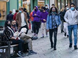 Con estas cifras crecientes en Italia se empieza ya a prever nuevas restricciones. EFE / T. Romano