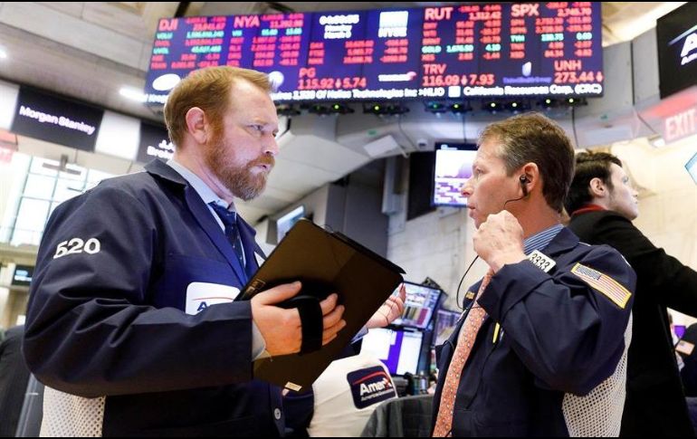 La mayoría de sectores terminó con ganancias, encabezados por las empresas de servicios públicos y las sanitarias. EFE/ARCHIVO