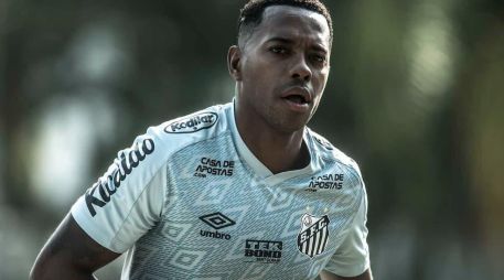 El exjugador de Real Madrid, Manchester City y AC Milan fue condenado en 2017 a nueve años de prisión por un tribunal de Milán por su supuesta participación en una violación colectiva contra una joven de origen albanés de 23 años. TWITTER