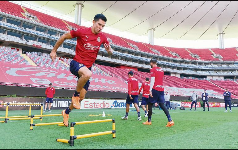 Jesún Molina. Es elegible para jugar contra los Zorros. TWITTER/@chivas