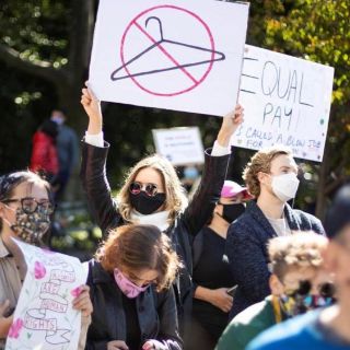 Miles de mujeres toman las calles de EU para manifestarse contra Trump