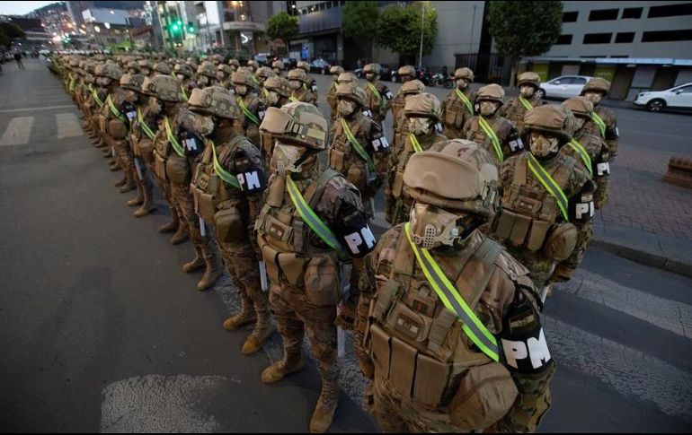 Vista de elementos del Ejército que prestarán servicio en las elecciones a partir de este sábado, cuando desde las 20:00 horas locales se active el toque de queda en Bolivia. EFE/J. Alves