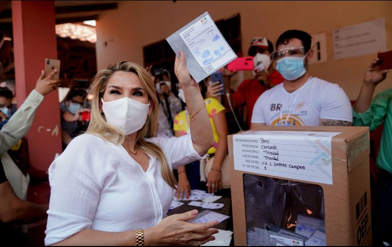 La mandataria interina, Jeanine Áñez señaló que aunque no hay cómputo oficial, por los datos con los que cuentan, Luis Arce ha ganado la elección. EFE