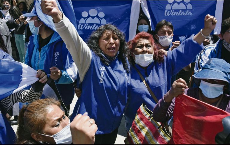 APOYO. Seguidores celebran los resultados positivos del candidato presidencial. AFP