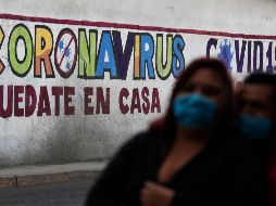 Autoridades reiteran el llamado a la población para que se quede en casa, porque la pandemia aún no termina. AP / ARCHIVO