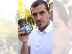 ''Amigos de México, ya podéis probar mi @cafe19mx en las @tiendasoxxo! Pero probad el mío, no el de @miguel_layun! y a empezar bien el día!'', dice el español. TWITTER / @IkerCasillas