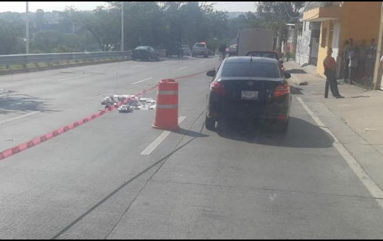 Para realizar los peritajes necesarios, la Policía Vial hizo el cierre de tres de los cuatro carriles del Periférico, en sentido poniente a oriente. ESPECIAL