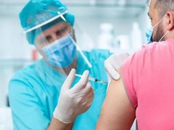 Científicos en todo el mundo trabajan en el desarrollo de posibles vacunas contra el coronavirus. GETTY MIAGES