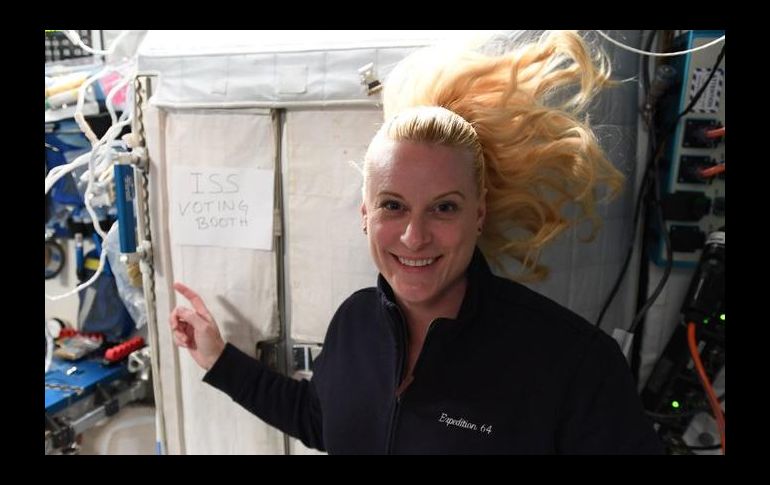 Kate Rubins ya había votado de esta manera en el 2016. TWITTER/@NASA