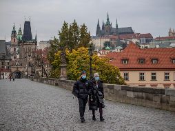 La medida, que estará en vigor hasta el 3 de noviembre, ha causado una oleada de quejas en las redes sociales, donde algunos afectados han pedido con insistencia visados para su pareja sentimental extranjera. EFE / N. Divisek