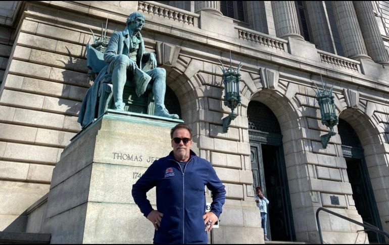 En una de las imágenes se ve al intérprete de 