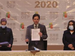 El presidente del Tribunal Supremo Electoral de Bolivia, Salvador Romero (c), presenta hoy los resultados finales del cómputo oficial de las elecciones generales, en La Paz. EFE/M. Alipaz