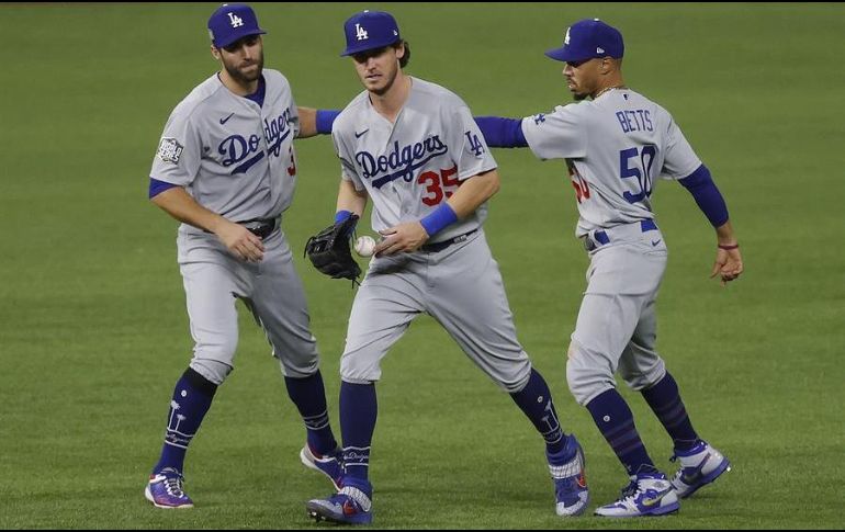 Para el Juego 4 del día de mañana, los Dodgers ya anunciaron como su pitcher abridor al mexicano Julio Urías. EFE/J. Mabanglo