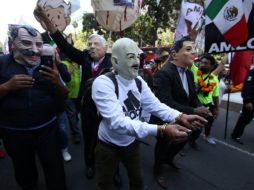 Simpatizantes de AMLO dieron su apoyo a la iniciativa de juicio contra expresidentes. SUN/C. Mejía