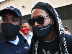 Ronaldinho Gaúcho, exastro del Barcelona, Milán y PSG dio a conocer que ha dado positivo a COVID-19. AFP / ARCHIVO
