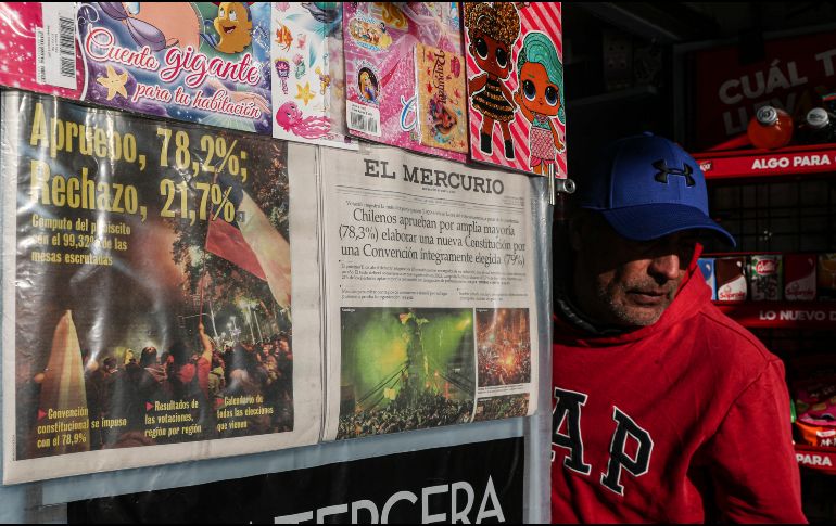 La nueva Constitución propuesta por la convención que la redactará será sometida a la aprobación de los chilenos en un plebiscito a mediados de 2022. AP / E. Felix