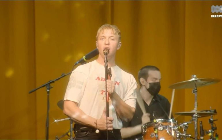 Jonathan Pierce interpretó las canciones de su primer álbum homónimo publicado en 2010. ESPECIAL