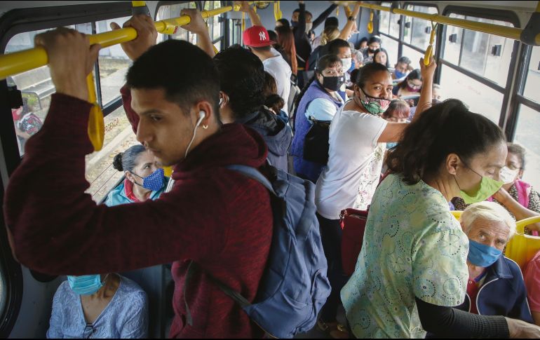 PROBLEMA. De acuerdo con un estudio que Jalisco Cómo Vamos dio a conocer en febrero de 2019, seis de cada 10 habitantes de la Zona Metropolitana de Guadalajara (ZMG) pasan tres horas diarias en las unidades del transporte público.  EL INFORMADOR• F. Atilano