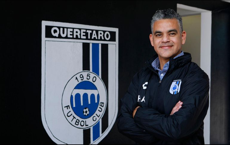 REGRESA. Altamirano regresará a donde hizo sus pininos como director técnico, ya que dirigió los equipos filiales de los Gallos en Sub-17, Liga Premier, además de ser auxiliar de Jaime Lozano en el primer equipo. IMAGO7
