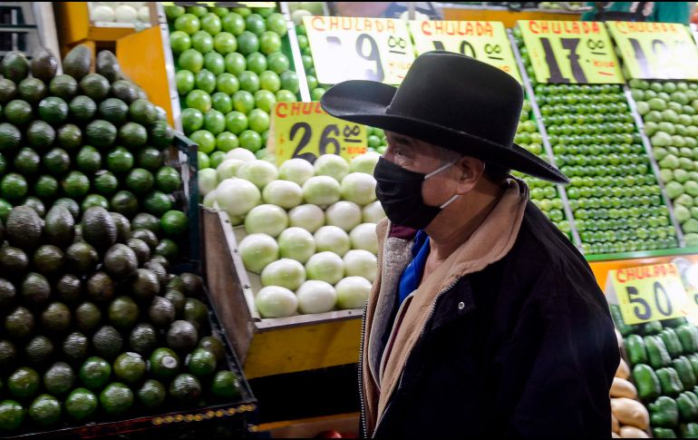 Las tiendas de conveniencia, abarrotes, carnicerías, cremerías y tortillerías con excepción de los que operan en supermercados, bodegas, mercados públicos y tianguis, podrán operar los fines de semana. AFP / A. Estrella