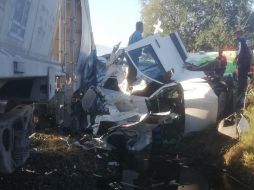 Hasta las 10:20 horas de este día la circulación del cruce continuaba cerrada debido a las maniobras de retiro del vehículo siniestrado. ESPECIAL/ Policía de Tlajomulco