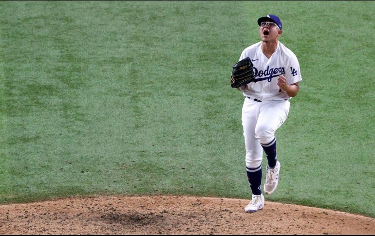 Anoche, Julio Urías (foto) y Víctor González brillaron con los Dodgers, quienes vencieron a Rays de Tampa Bay en seis juegos. AFP / S. M. Haffey