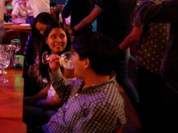 Durante la aplicación del botón de emergencia no se permitirán los eventos sociales privados ni las reuniones de más de 10 personas. AP/ARCHIVO