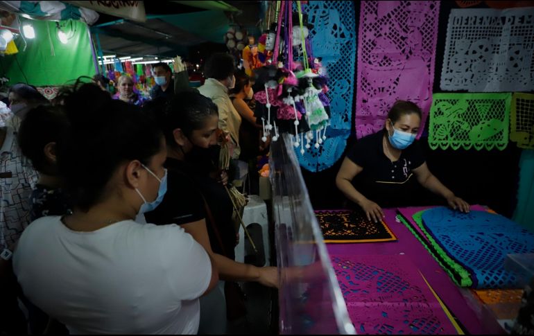 El cierre de panteones y la imposibilidad de visitarlos será un duro golpe para muchos negocios. EL INFORMADOR/F. Atilano