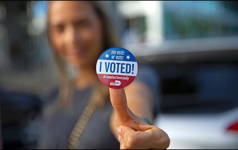 Un sondeo de la cadena hispana Telemundo dado a conocer hoy refleja una ventaja para Biden de cinco puntos entre los latinos registrados para votar en Florida. AP / Miami Herald / D. Santiago