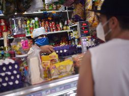 Pequeños comerciantes encuestados en octubre registraron un caída de ventas entre el 30% y 50%. AFP/ARCHIVO
