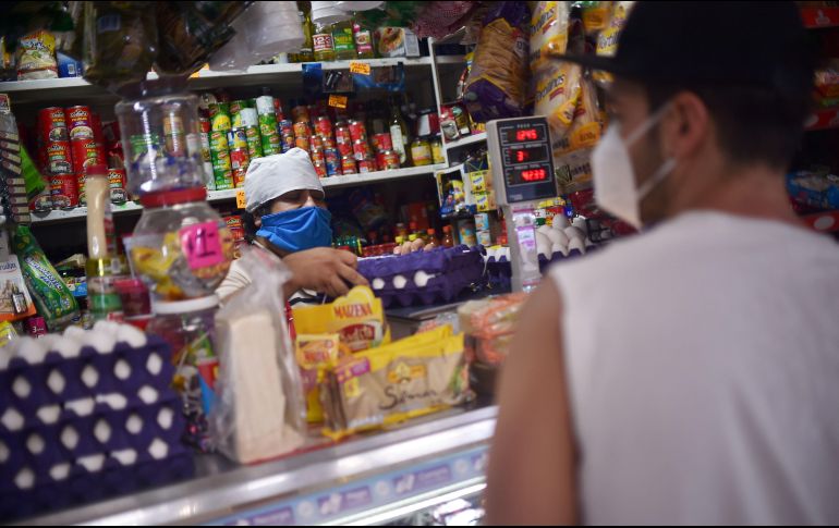 Pequeños comerciantes encuestados en octubre registraron un caída de ventas entre el 30% y 50%. AFP/ARCHIVO