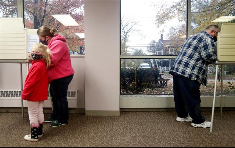 Todos los ciudadanos que podrían haber recibido la información errónea ya fueron ubicados por autoridades locales para que ejerzan su derecho al voto. EFE/D. Maxwell