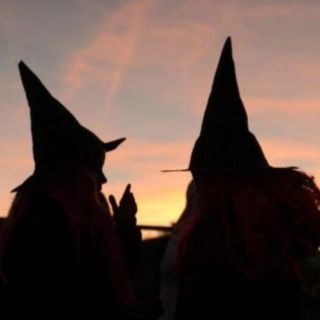 Halloween: cuál es el origen de la "noche de brujas", la centenaria tradición que mezcla hogueras, embrujos, calabazas y caramelos