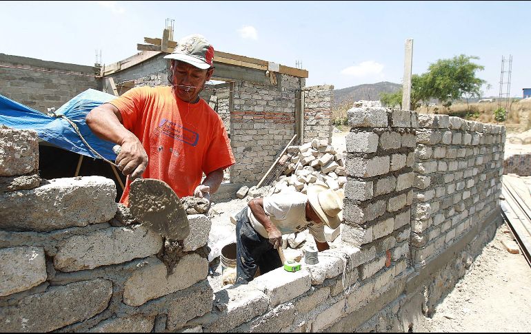 Según el acuerdo, el trabajador podrá elegir de qué forma usará su crédito, al disponer de manera directa esos recursos para erogarlos en la adquisición, construcción, ampliación o reparación de vivienda. EL INFORMADOR / ARCHIVO