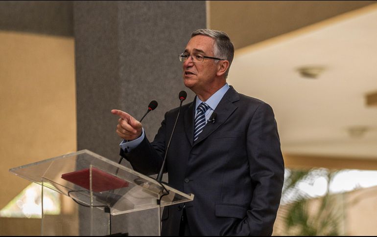 El empresario pidE apoyo a los usuarios de Twitter para saber cómo repartir el dinero: mil premios de mil pesos, 200 premios de 500 pesos o 100 premios de 10 mil pesos. EL INFORMADOR / ARCHIVO