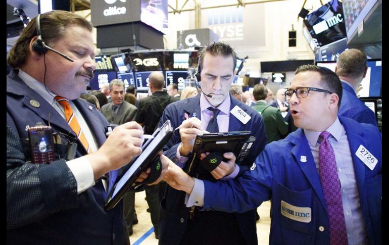 En las últimas cinco jornadas, el Dow ha perdido un 6.47 %, el S&P 500 un 5.64 % y el Nasdaq un 5.51 por ciento. EFE/ARCHIVO