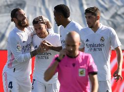 El belga Eden Hazard (segundo, izquierda) volvió a anotar con los blancos después de 392 días. AFP / O. Del Pozo