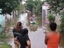 Hasta este sábado se tiene el registro de ocho mil 35 viviendas afectadas, así como 18 cierres carreteros. TWITTER/@CNPC_MX