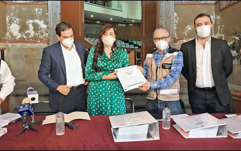 ENTREGA. De la iniciativa de Presupuesto estatal, que el Congreso deberá aprobar.  ESPECIAL