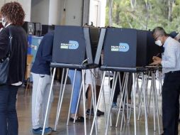 Las autoridades electorales han enfatizado en que, si bien las largas esperas no son aceptables, las filas no implican que haya ningún tipo de fallo generalizado. EFE / R. Wise