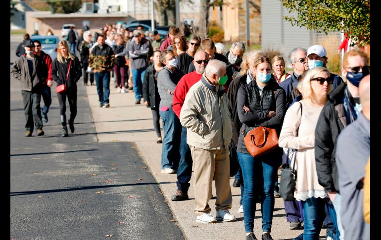 Así lució la fila afuera de una casilla en Allendale, Michigan. AFP/J. Kowalsky