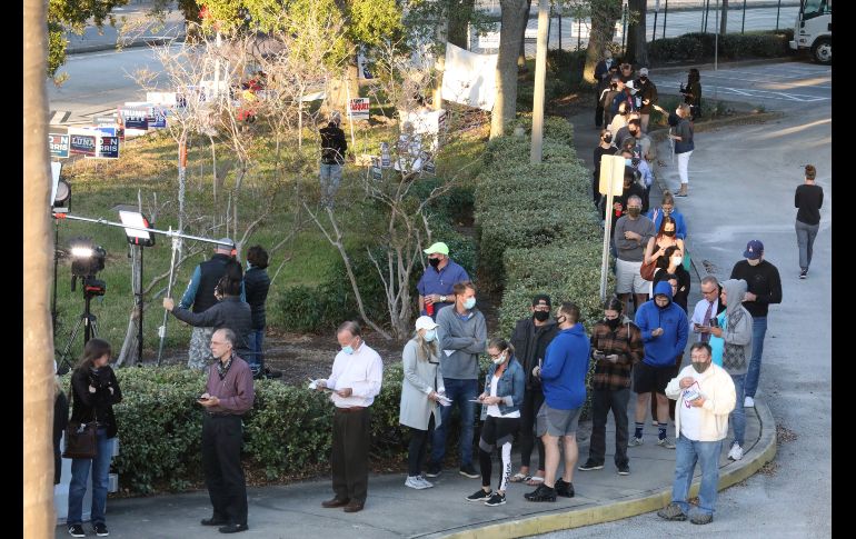 En un estacionamiento en espera de votar en St. Petersburg, Florida. AP/Tampa Bay Times/S. Keeler