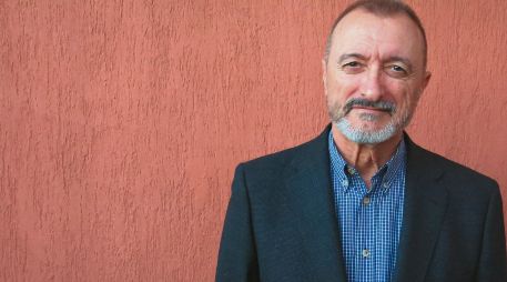 PROLÍFERO. Con más de 30 obras en su haber, en “Línea de fuego”, Arturo Pérez-Reverte ofrece su versión de la Guerra Civil española. ESPECIAL