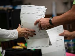 ''El presidente está dentro del margen para pedir un recuento y lo haremos inmediatamente'', dijo el jefe de campaña Bill Stepien. AP / W. Maye-E