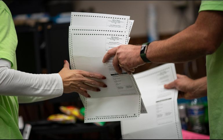 ''El presidente está dentro del margen para pedir un recuento y lo haremos inmediatamente'', dijo el jefe de campaña Bill Stepien. AP / W. Maye-E
