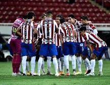 Invertir en refuerzos sería jugar con el futuro inmediato en cuestión financiera, la única manera de que Chivas adquiera jugadores, es que se den intercambios y préstamos. IMAGO7