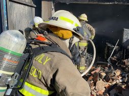 El incendio ocurrió la mañana de este jueves en la fábrica ubicada en la colonia Artesanos, en Tlaquepaque. ESPECIAL / Protección Civil Jalisco